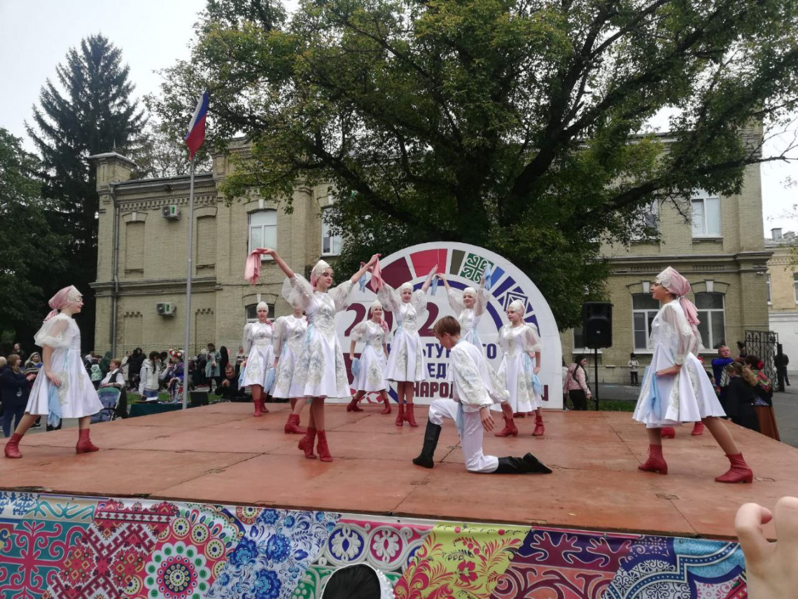 Школьная осенняя ярмарка «Хоровод наций»